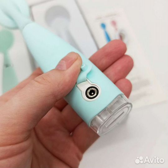 Щётка массажная новая