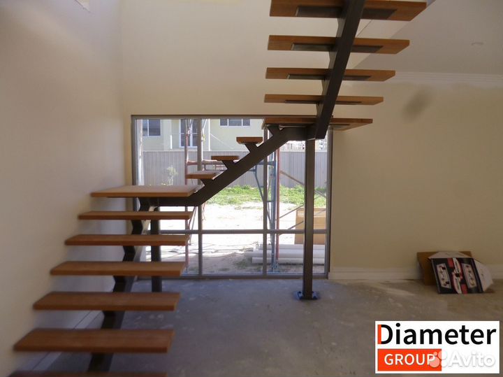 Производство стальной лестницы с поворотом