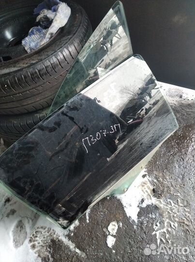 Стекло заднее правое Пежо 307