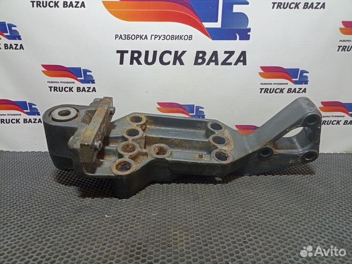 Кронштейн передней рессоры правый