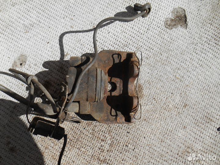 Передний левый суппорт Audi A4 B5 Ауди А4 Б5