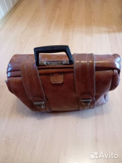 Чемодан-саквояж ретро
