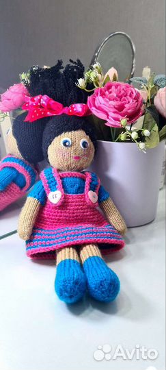Вязаная кукла ручной работы