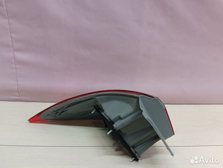 Фонарь правый внешний Toyota Corolla 11 Е180 2013