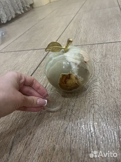 Яблоко из оникса
