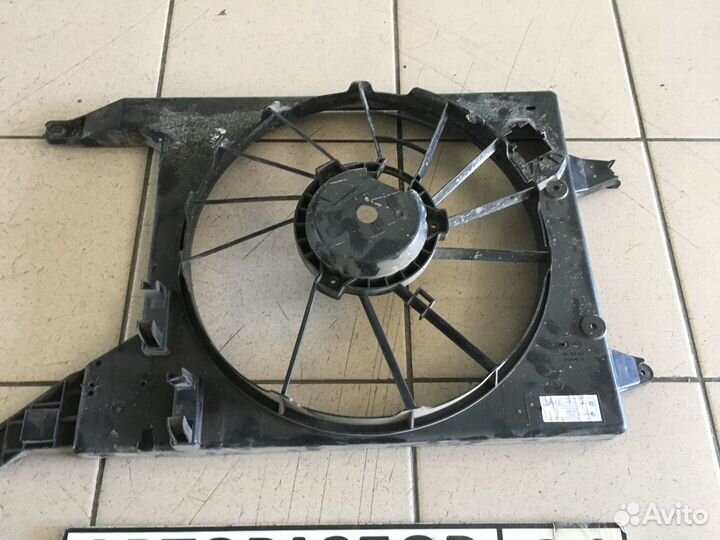 Диффузор вентилятора охлаждения Рено Сандеро