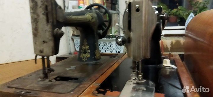 Работает, заедает