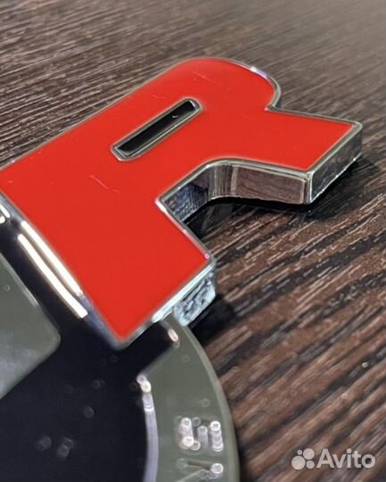 Эмблема SVR на крышку багажника с креплениями