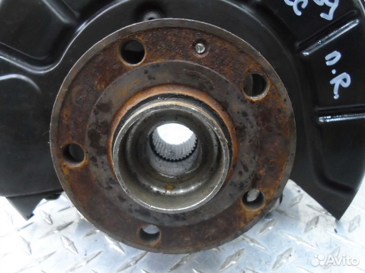 Кулак поворотный правый Volkswagen Passat CC 357