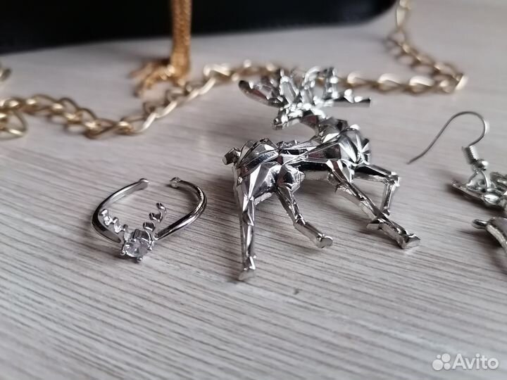 Брошь, серьги, кольцо, клатч. Набор бижутерии