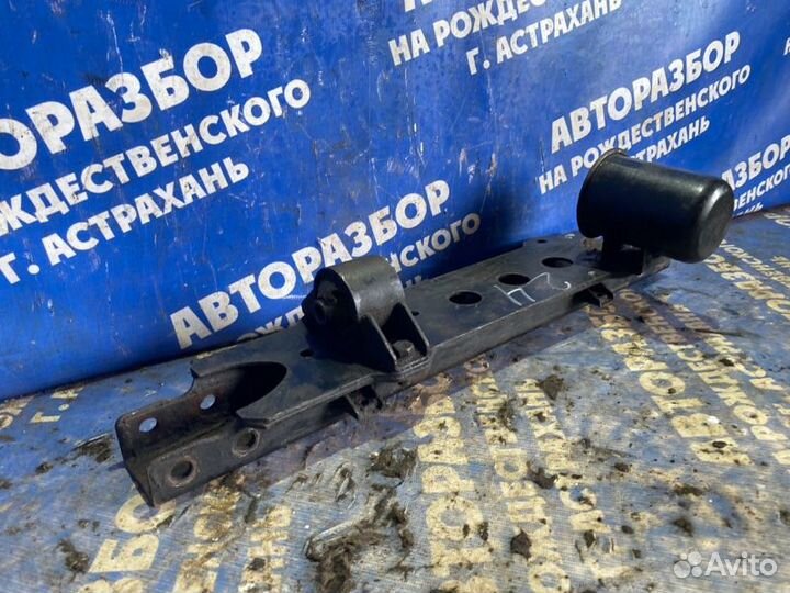 Балка под кпп Mitsubishi Pajero 2 внедорожник 4M40