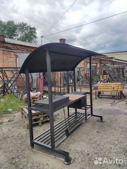 Мангальная зона под крышей