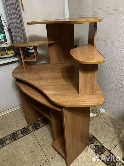 Компьютерный стол