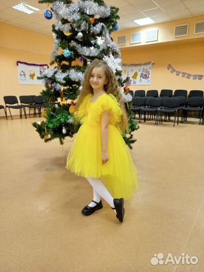 Продам платье на девочку ростом до 134