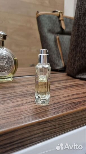 Escentric molecules 01