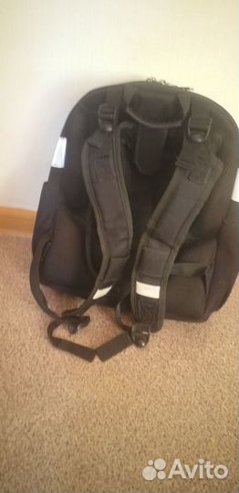 Ранец школьный для мальчика в отличном состояние
