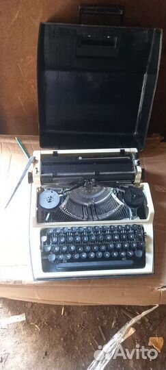 Печатная пишущая машинка