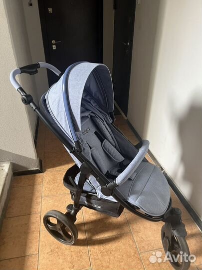 Коляска трехколесная