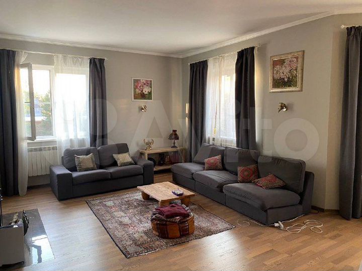 Дом 330 м² на участке 10 сот.