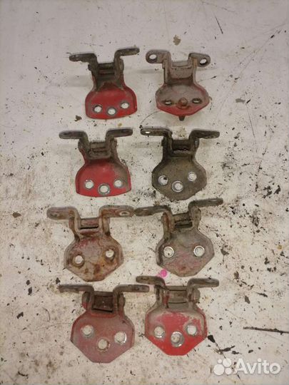 Петля двери Mazda 323 BF 1.5 E5 E3