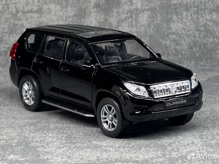 Модель toyota land cruiser prado 1/36 welly