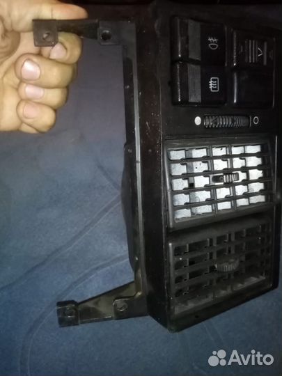 Продаю деффлектор центральный ауди с3 100