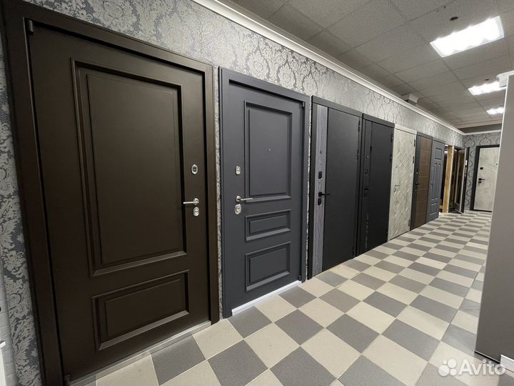 Входная дверь глухая в наличии