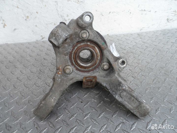 Кулак поворотный правый Saturn Vue 1