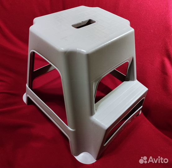 Табуретка -стремянка -лесенка. Пластик