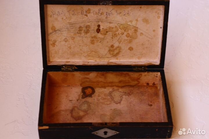 Шкатулка старинная,дерево