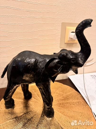 Декоративная фигура слона из Африки