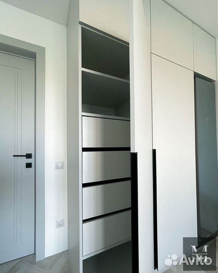 Шкаф встроенный распашной