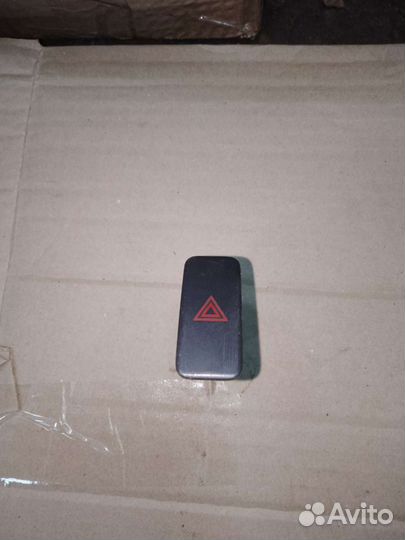 Кнопка аварийной сигнализации Mazda Protege