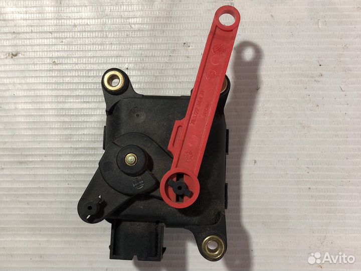 Привод заслонки отопителя VAG 8D1 820 511 B