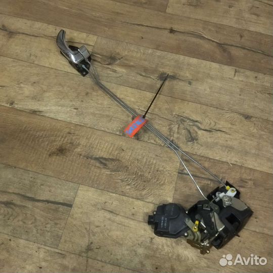 Замок двери задней правой Hyundai Terracan