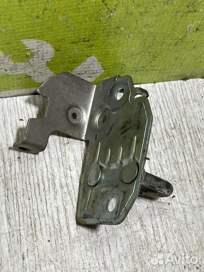 Ответная часть замка багажника Шкода Октавия А4