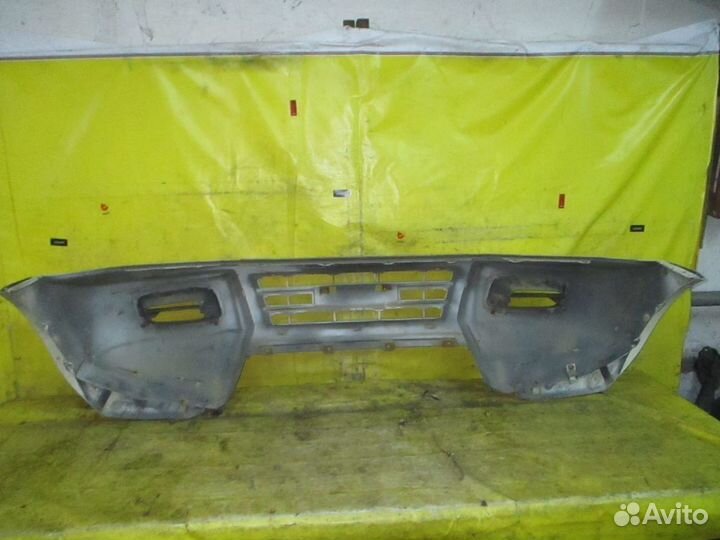 Бампер передний Mitsubishi Pajero V68W