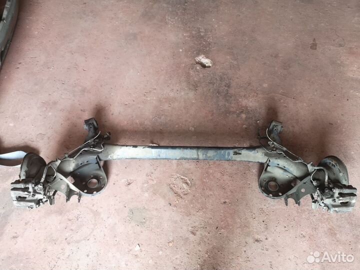 Балка подвески задняя toyota auris 2008 год