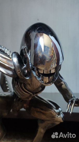 Фигурка чужой