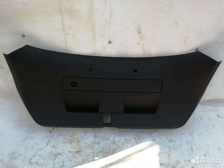 Обшивка крышки багажника центр. Audi A7 3.0 tfsi