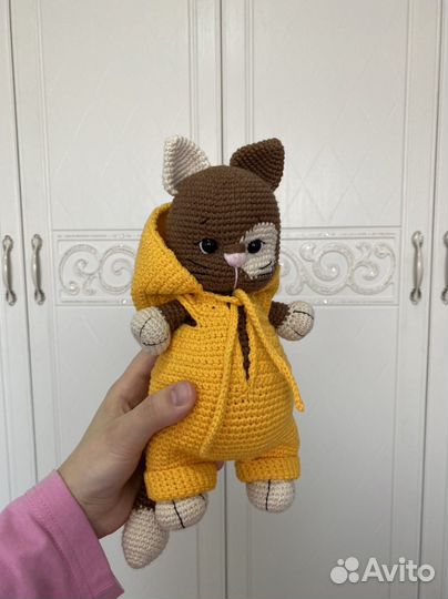 Вязаная игрушка котенок ручной работы