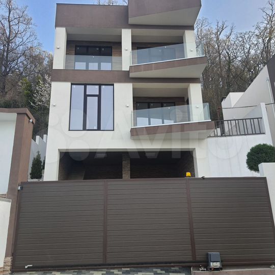 Дом 372 м² на участке 5 сот.