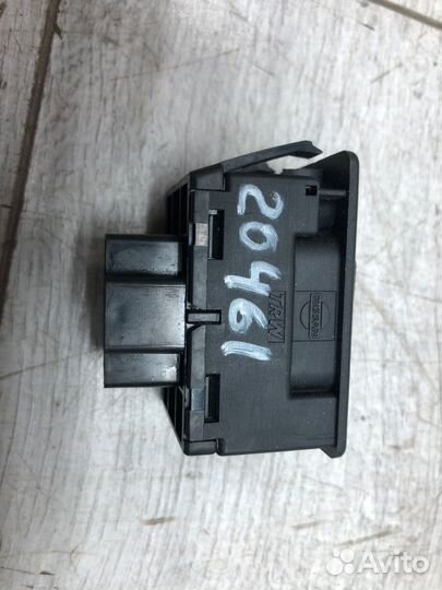 Блок управления зеркалами Nissan Terrano