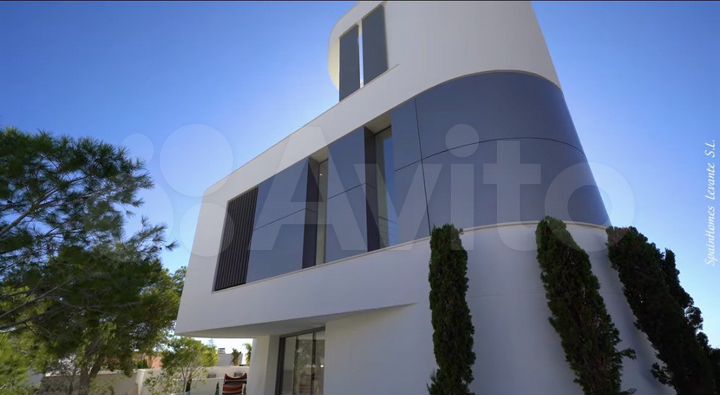 Дом 608,6 м² на участке 12 сот.