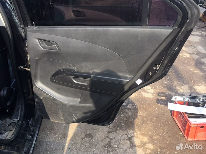 Chevrolet aveo т 300 дверные карты