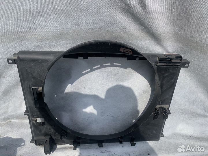 Диффузор радиаторов Bmw 5 E39 M54B30