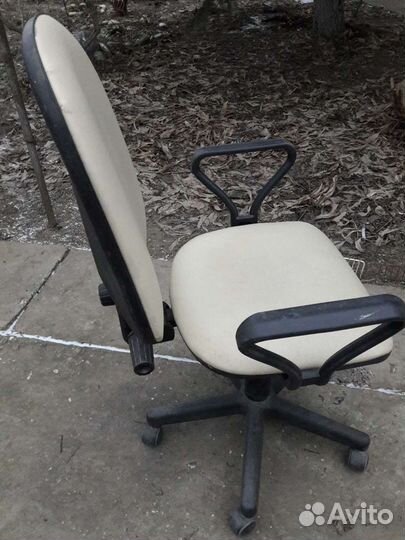 Офисное кресло