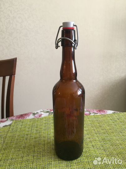 Коричневые бутылки с пробкой