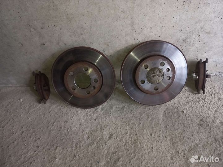 Тормозные диски передние на Шкода октавия тур