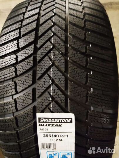 Bridgestone Blizzak LM-005 295/40 R21 111V